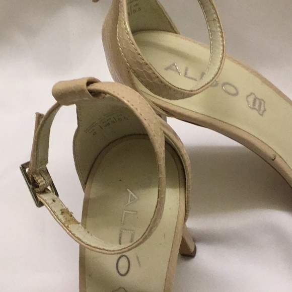 Never worn Aldo textured leather Sandal.  Size 8 - Picture 5 of 5